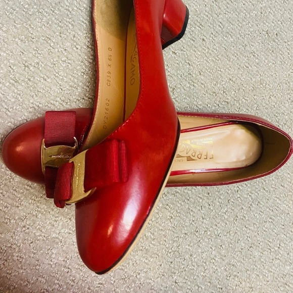 Ferragamo kitten heel pumps - Picture 2 of 5
